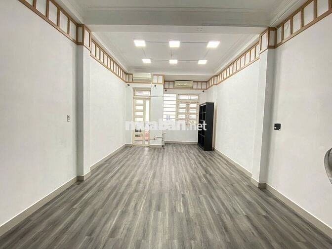 Cho thuê nhà mặt tiền đường Lê Trọng Tấn, dt 4x17 trệt 3 lầu