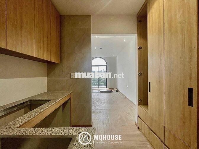 STUDIO BAN CÔNG - TÁCH BẾP - NGAY CẦU VƯỢT HOÀNG HOA THÁM