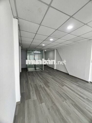 Cho thuê nhà mặt tiền đường Đồng Đen, dt 4x18 trệt lầu