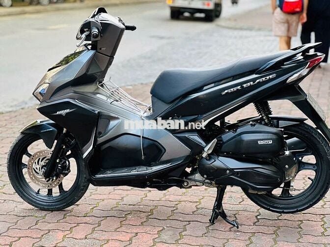 Xe máy Honda Air Blade màu đen xám