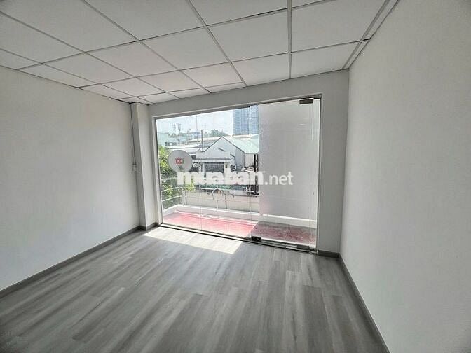 Cho thuê nhà mặt tiền đường Đồng Đen, dt 4x18 trệt lầu