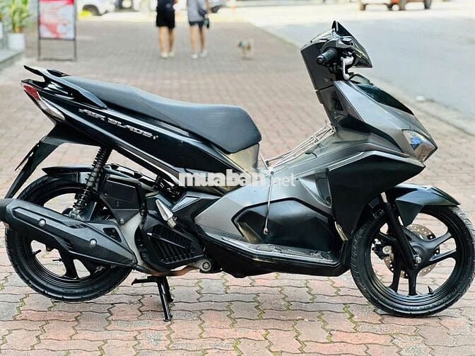 Xe máy Honda Air Blade màu đen xám