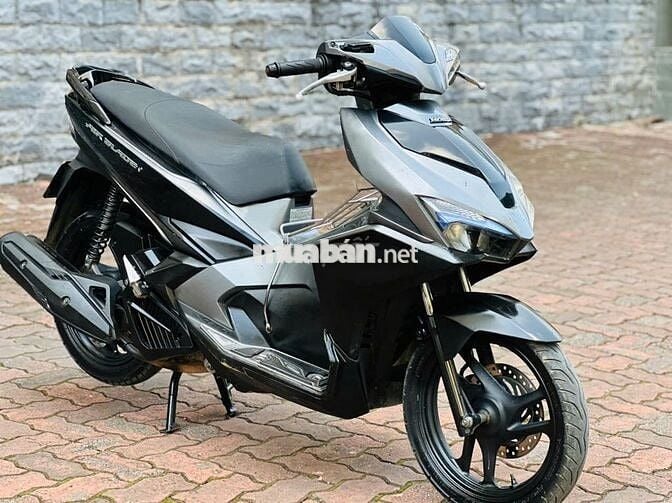 Xe máy Honda Air Blade màu đen xám