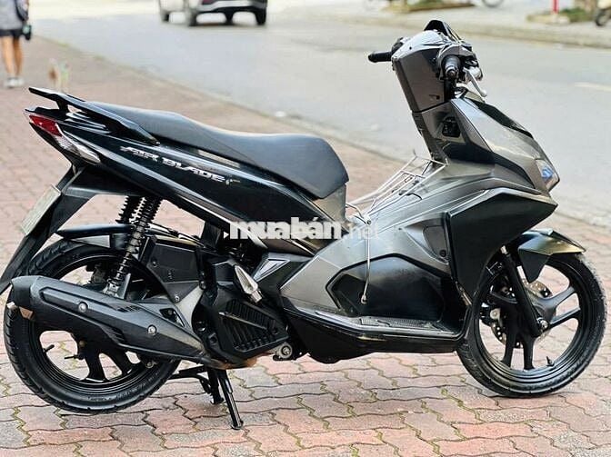 Xe máy Honda Air Blade màu đen xám