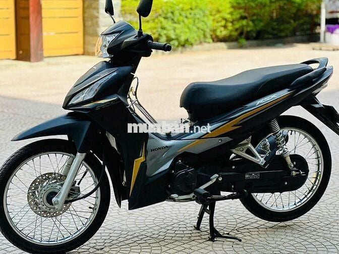 Xe máy Honda Wave RSX màu đen vàng bạc