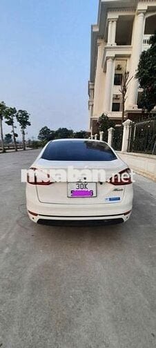 Ford Fiesta 2015 số tự động màu trắng
