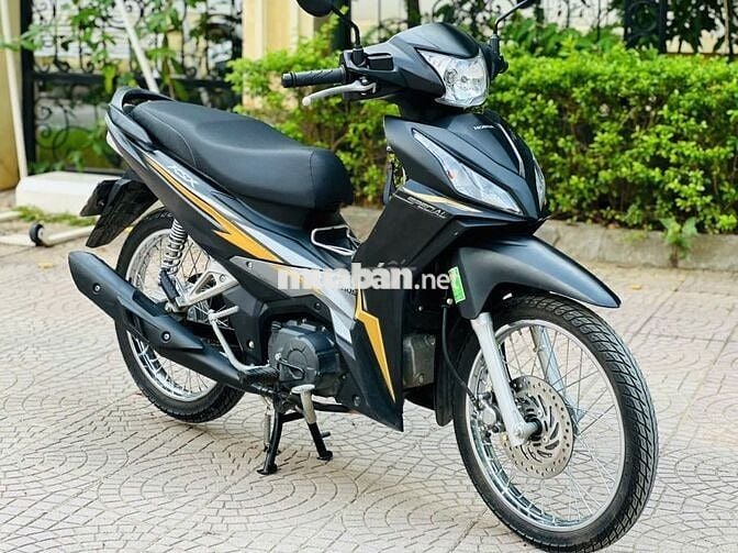 Xe máy Honda Wave RSX màu đen vàng bạc