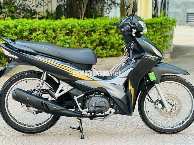 Xe máy Honda Wave RSX màu đen vàng bạc