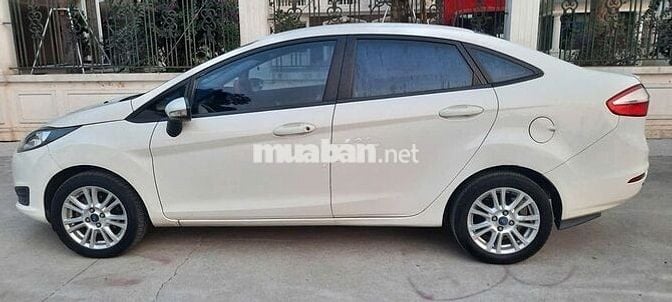 Ford Fiesta 2015 số tự động màu trắng