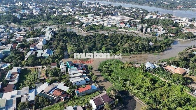 2.6 / Bùi Quốc Khánh, Thế tựa núi ôm sông