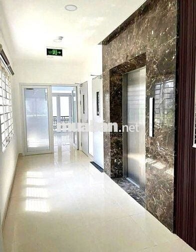 Cho thuê nhà hẻm xe tải đường Đồng Đen, dt 8x22 hầm 4 lầu