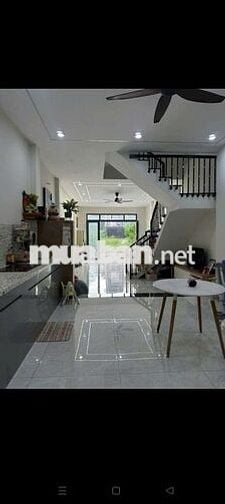 Nhà 3 tầng mặt tiền đường 3158C kdc phú lợi p7 q8 DT 4.5m x 15m 2 lầu
