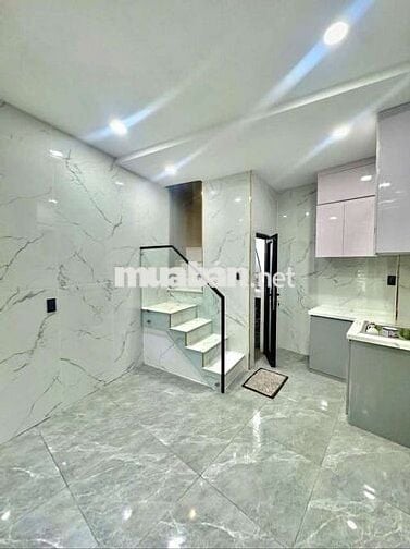 Nhà 3 tầng, DTSD 36M2, 2pn, 2wc, PK, bếp.
