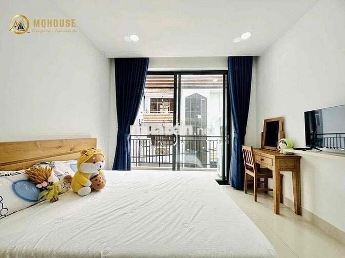 Căn hộ full nội thất ban công lớn máy giặt riêng ngay ngã tư hàng xanh