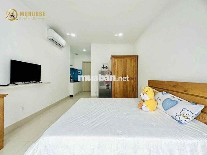 Căn hộ full nội thất ban công lớn máy giặt riêng ngay ngã tư hàng xanh