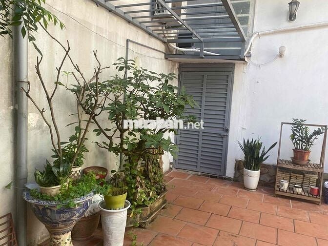 nhà ở khép kín, dt 50m2, 2 ngủ, khách, bếp, quận Thanh Xuân