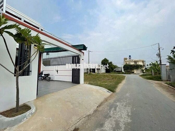 CHỦ KẸT TIỀN NỢ NGÂN HÀNG BÁN LỖ CĂN NHÀ TRỆT LẦU NGAY CHỢ BÌNH CHÁNH