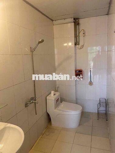 nhà ở khép kín, dt 50m2, 2 ngủ, khách, bếp, quận Thanh Xuân