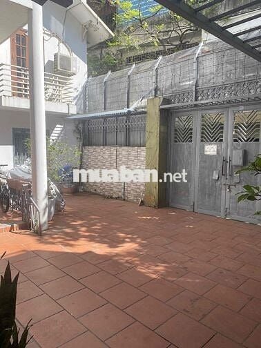 nhà ở khép kín, dt 50m2, 2 ngủ, khách, bếp, quận Thanh Xuân