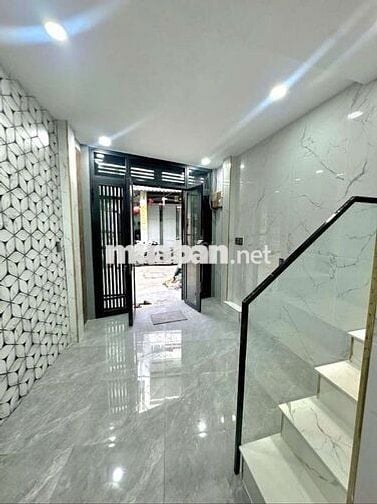 Nhà 3 tầng, DTSD 36M2, 2pn, 2wc, PK, bếp.