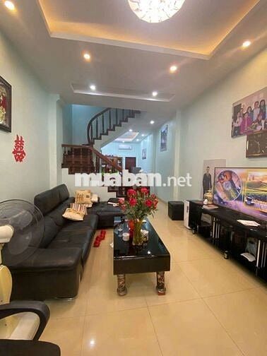 Bán nhà dân Ngọc Thuỵ,Ôtô vào tận nhà, DT 70m, Mt 4,2m.Giá chỉ 13,9 tỷ