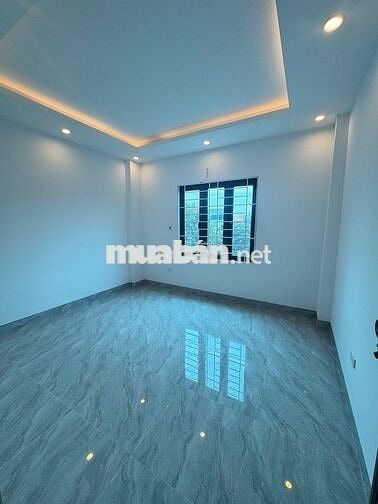 Nhà 4T*37m2 mặt ngõ rộng, thoáng, ô tô đỗ cửa. Sát quốc lộ 6. Giá 4 tỷ