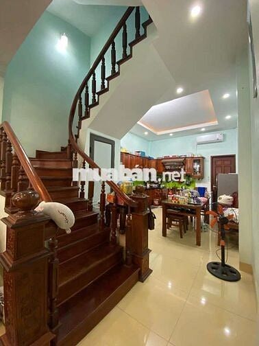 Bán nhà dân Ngọc Thuỵ,Ôtô vào tận nhà, DT 70m, Mt 4,2m.Giá chỉ 13,9 tỷ