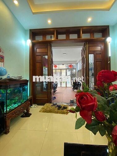 Bán nhà dân Ngọc Thuỵ,Ôtô vào tận nhà, DT 70m, Mt 4,2m.Giá chỉ 13,9 tỷ