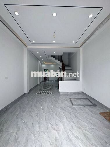 Nhà 4T*37m2 mặt ngõ rộng, thoáng, ô tô đỗ cửa. Sát quốc lộ 6. Giá 4 tỷ