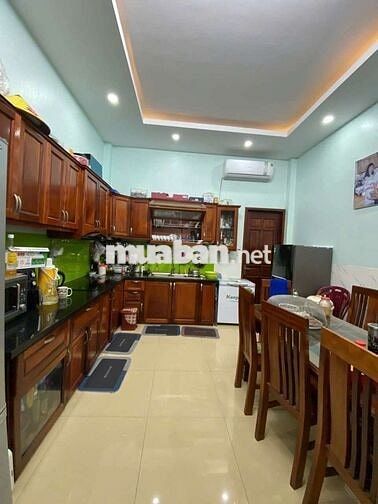 Bán nhà dân Ngọc Thuỵ,Ôtô vào tận nhà, DT 70m, Mt 4,2m.Giá chỉ 13,9 tỷ