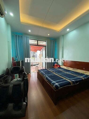 Bán nhà dân Ngọc Thuỵ,Ôtô vào tận nhà, DT 70m, Mt 4,2m.Giá chỉ 13,9 tỷ