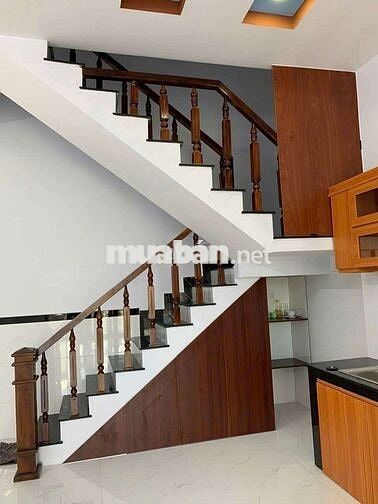 Nhà 1 trệt 1 lầu  gần cầu lớn hóc môn