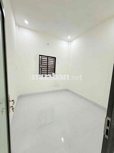 Nhà cấp 4 mới, kiểu hiện đại, ô tô đậu trong sân, gần cầu cần thơ