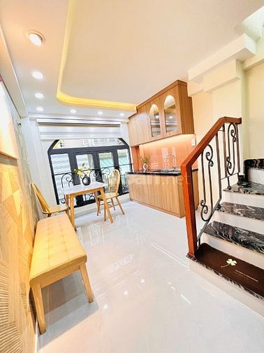 Nhà mới lên sóng 4 tầng Nguyễn Thiện Thuật, Quận 3