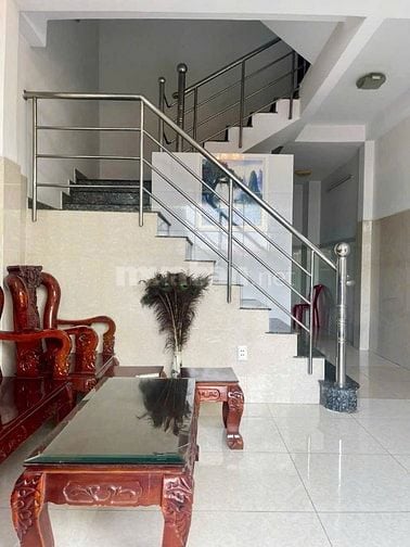 Nhà Âu Dương Lân 2 lầu sân thượng 