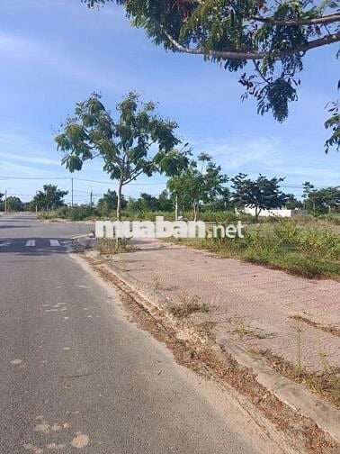 Bán lô đất gần chợ - Trường học - Khu dân cư đông - xây ở ngay