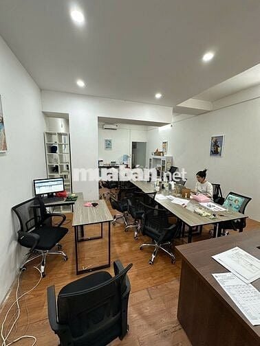 Cho thuê căn nhà mặt phố Hoàng Sâm, Cầu Giấy. DT 47m2 , MT 5m, 9