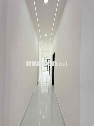 Nhà cấp 4 mới, kiểu hiện đại, ô tô đậu trong sân, gần cầu cần thơ