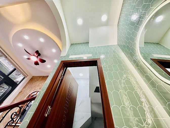 Nhà mới lên sóng 4 tầng Nguyễn Thiện Thuật, Quận 3