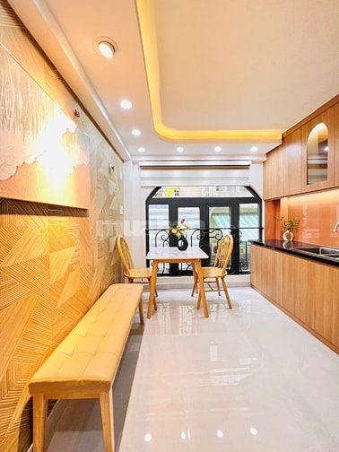 Nhà mới lên sóng 4 tầng Nguyễn Thiện Thuật, Quận 3