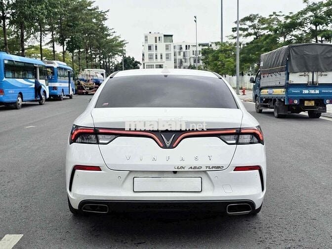 VinFast Lux A2.0 Premium 2022 - 49000 km