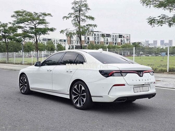 VinFast Lux A2.0 Premium 2022 - 49000 km