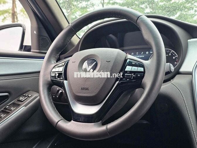 VinFast Lux A2.0 Premium 2022 - 49000 km