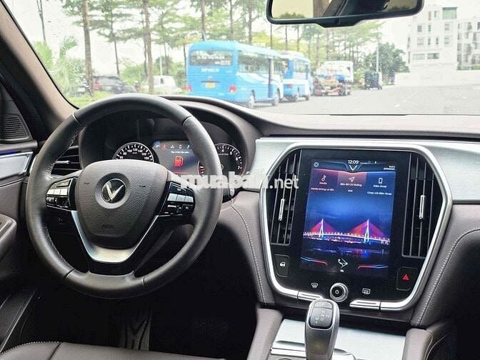 VinFast Lux A2.0 Premium 2022 - 49000 km
