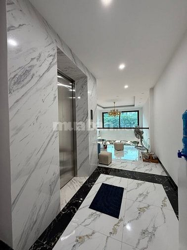 Toà nhà VP mới đẹp, vỉa hè, kinh doanh, ô tô tránh, thang máy xịn