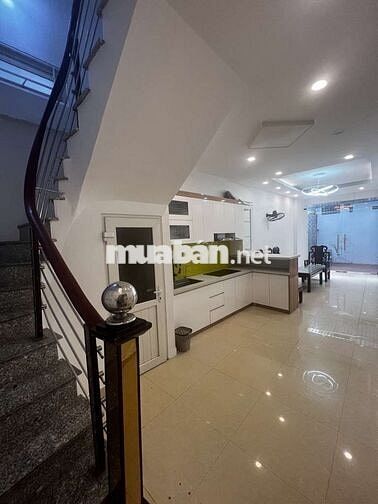 Bán nhà đẹp ở ngay full nội thất Đống Đa