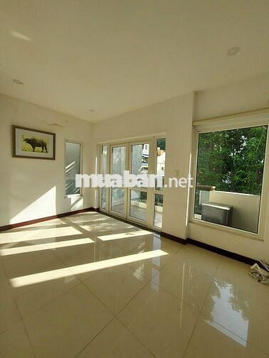 NGANG 6M KHU SANG TRỌNG CÓ SÂN VƯỜN THOÁNG MÁT TRUNG TÂM Q3