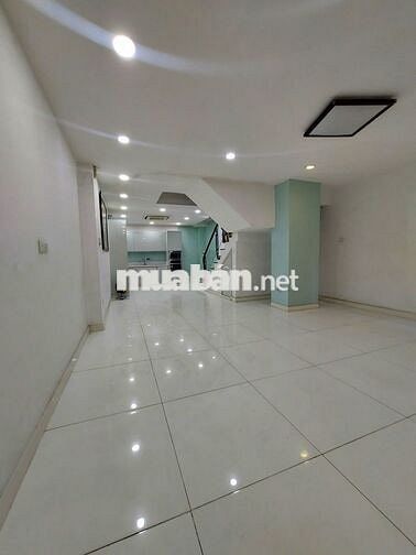 NGANG 6M KHU SANG TRỌNG CÓ SÂN VƯỜN THOÁNG MÁT TRUNG TÂM Q3