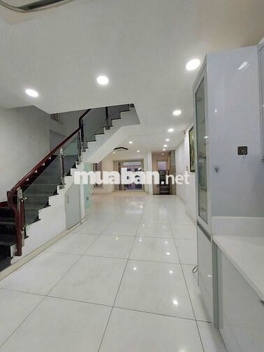 NGANG 6M KHU SANG TRỌNG CÓ SÂN VƯỜN THOÁNG MÁT TRUNG TÂM Q3