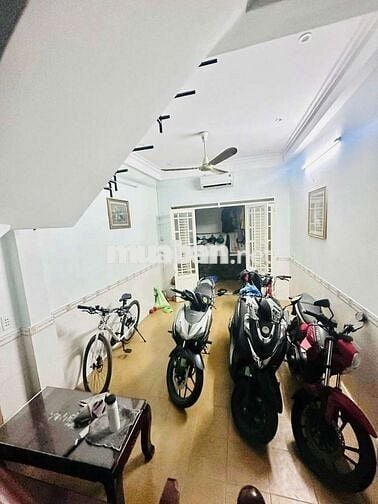 🏡 CHO THUÊ NHÀ 40M2 – Q4 – 3 TẦNG KIÊN CỐ BTCT – 9.5 Triệu / Tháng🏡
